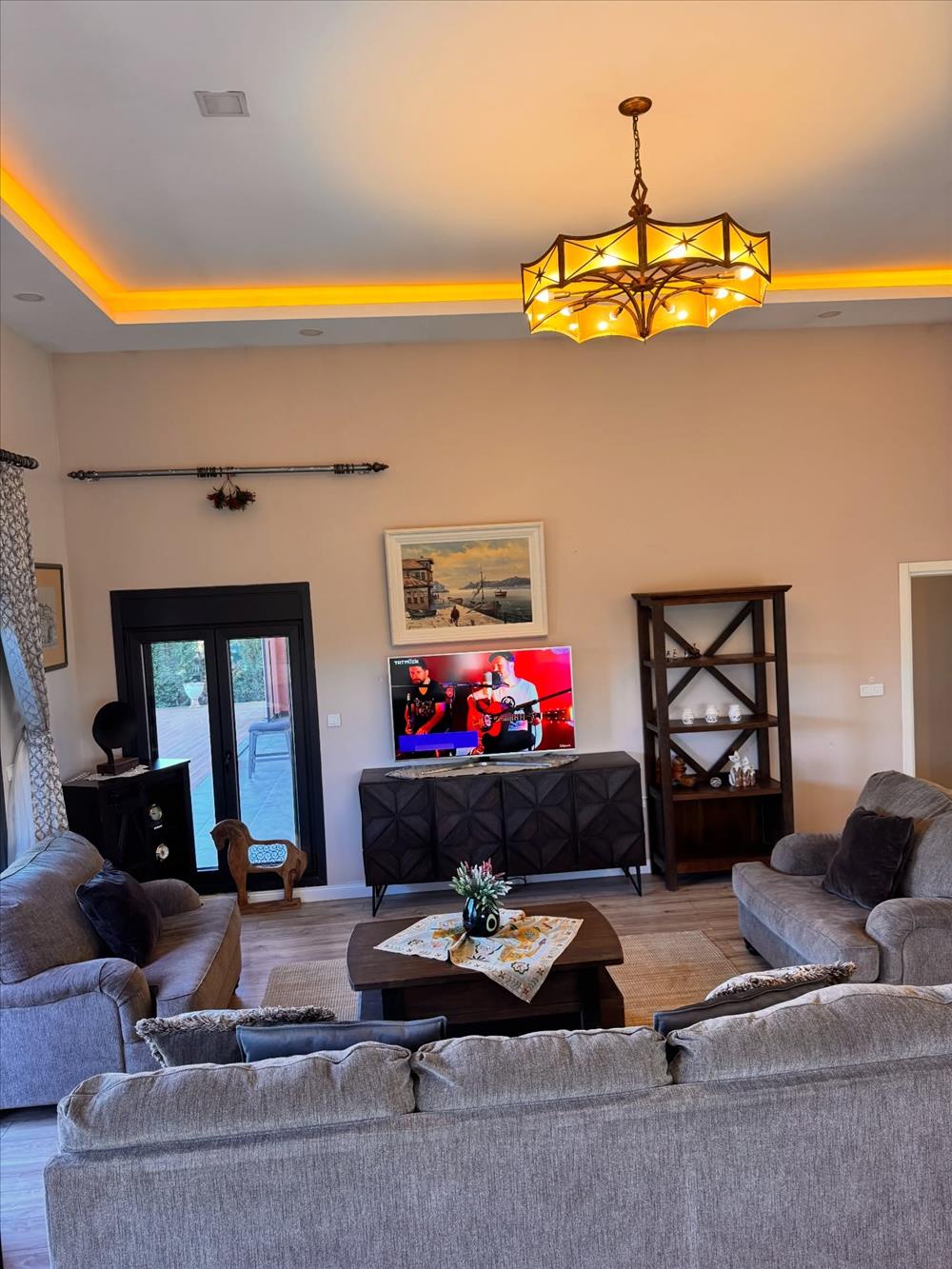 listing card gallery