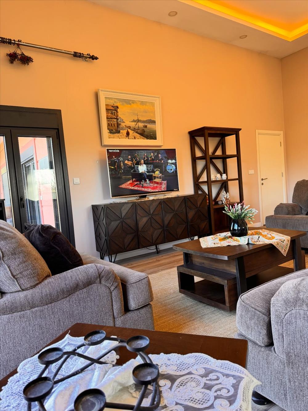 listing card gallery