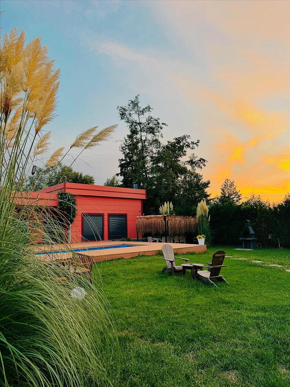 listing card gallery