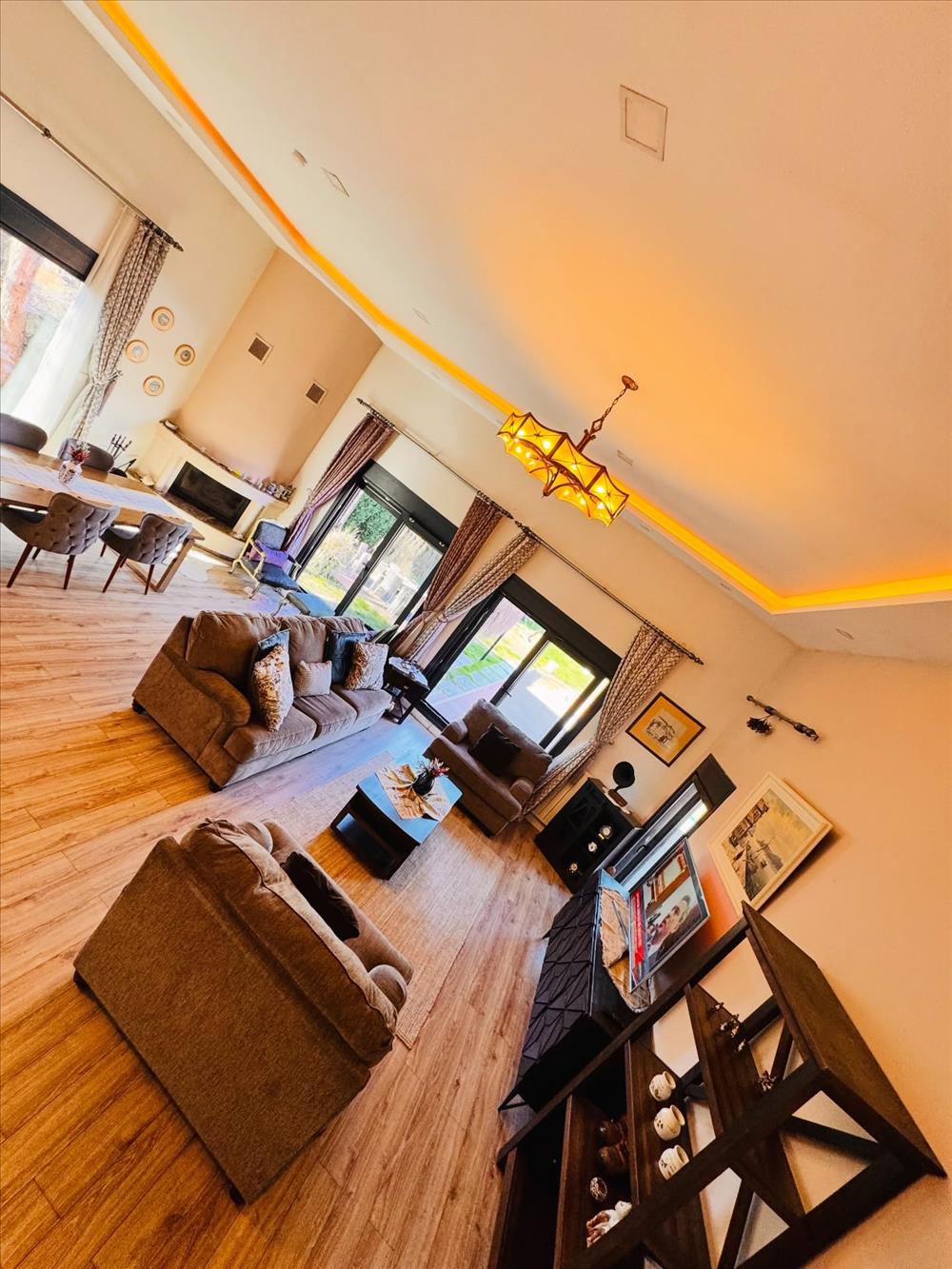 listing card gallery