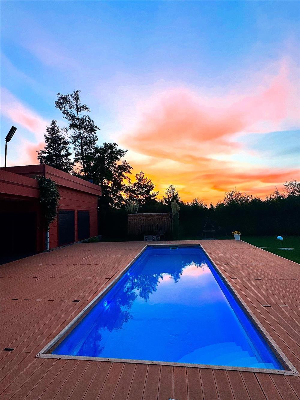 listing card gallery